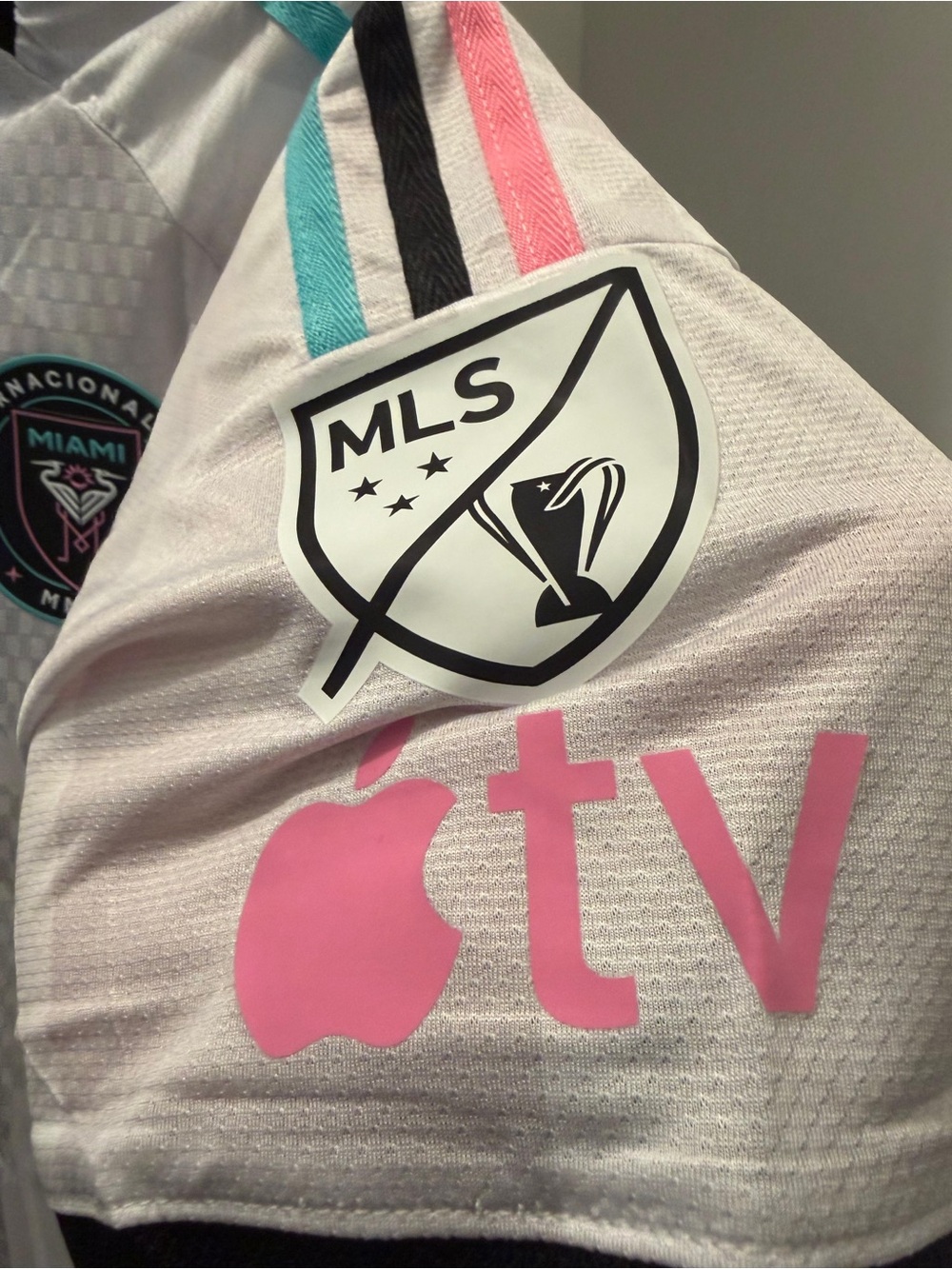 Messi 2026/27 Inter Miami Kit - Picture 4 of 7
